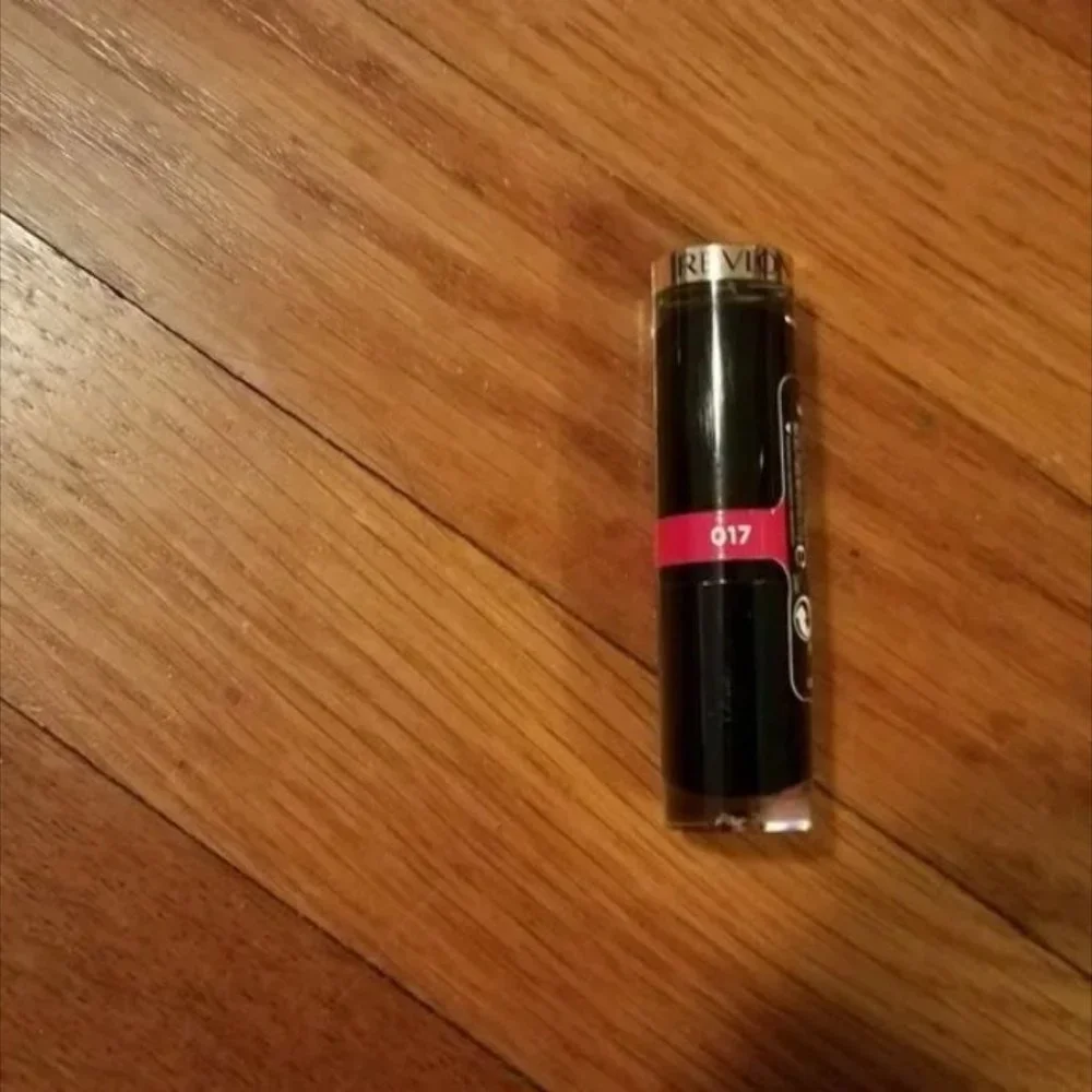 New Revlon Glass Shine Lipstick 017 Love is On